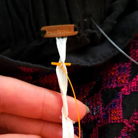 FREE PEOPLE boho festival  embroidered vacay vibin peasant top black Large NWT - Picture 4 of 7